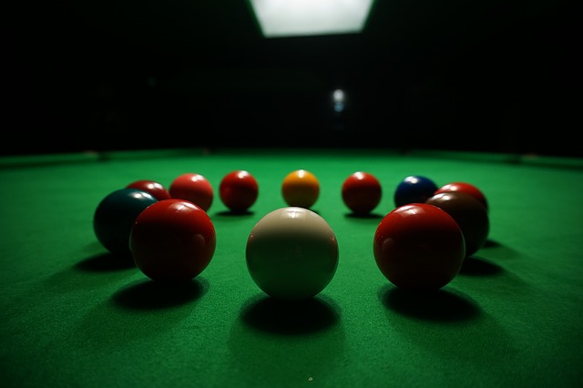 snooker table with balls in a circle copyright @ pixabay.com